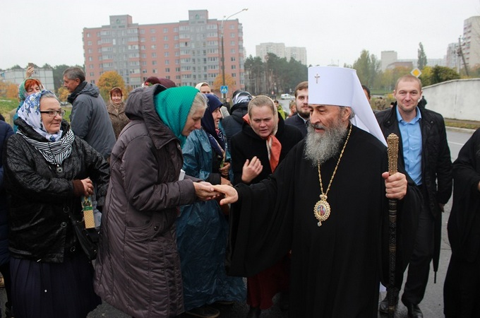 Предстоятель УПЦ підтримав громаду захопленого розкольниками храму с. Птича