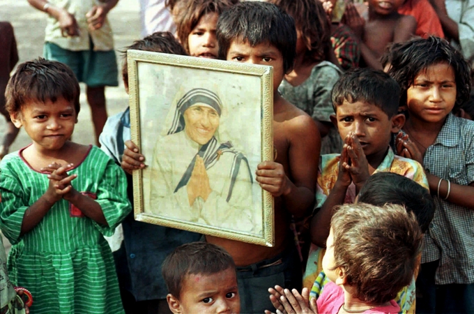 Если бы мать Тереза закрыла свой счет, банк Ватикана рухнул бы, – СМИ