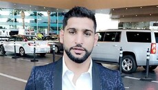 Боксеру-мусульманину грозят расправой за рождественскую елку