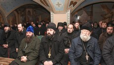 Митрополит УПЦ призвал духовенство помогать воинам в зоне боевых действий