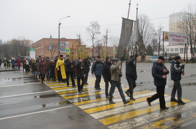 Православні Мінська провели хресний хід тверезості
