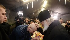 Предстоятель РПЦ провел рождественский обед с бездомными 