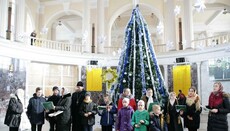 Миссионерский отдел Одесской епархии колядовал на железнодорожном вокзале