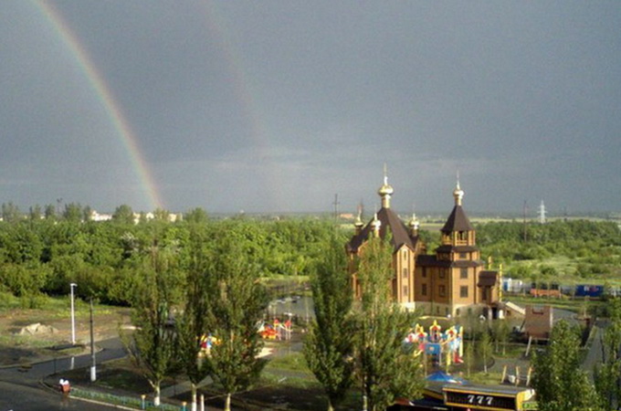 В разрушенном храме Горловки прошло первое за три года богослужение