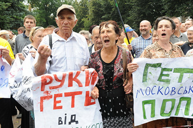 Блиск і лицемірство ліберал-фашизму: як опоненти УПЦ вчать любові