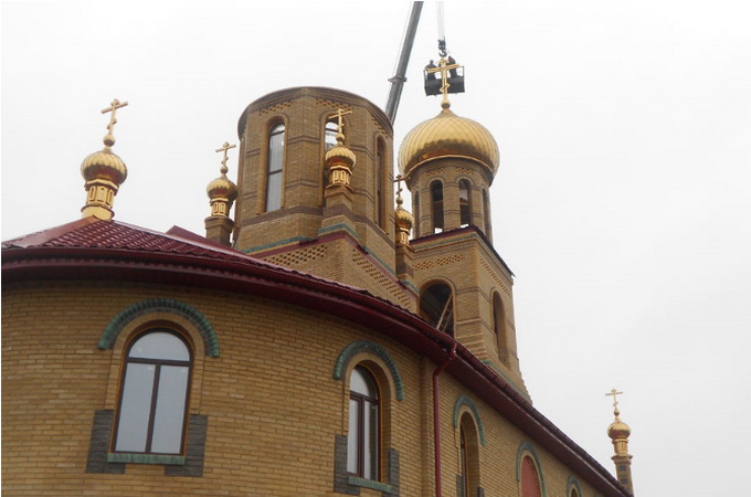 На Донбассе построили храм в честь Царственных мучеников в форме корабля