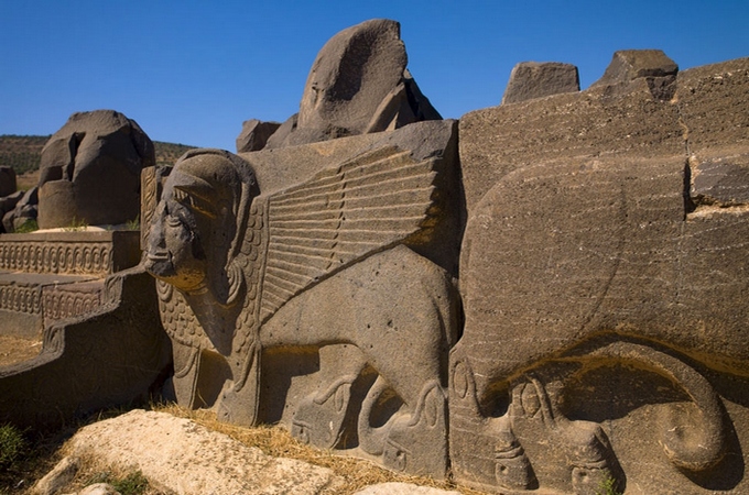 В Сирии от действий турецких военных пострадал древний арамейский храм