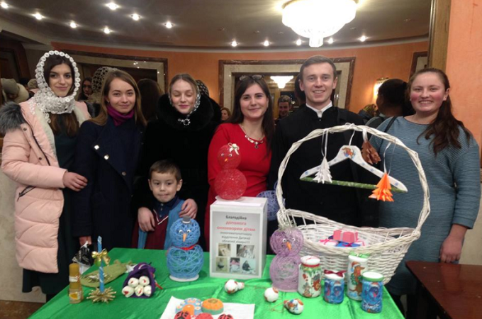 Православная молодежь Волыни собрала 5500 грн для болеющей девочки