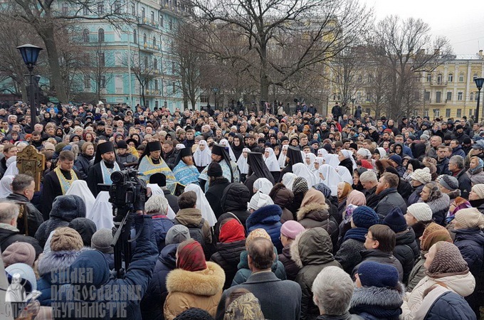 В КГГА рассмотрят петицию о сносе Десятинного монастыря