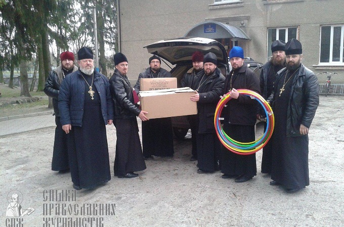 В Ровенской области несколько тысяч детей получили подарки от священников (ФОТО)
