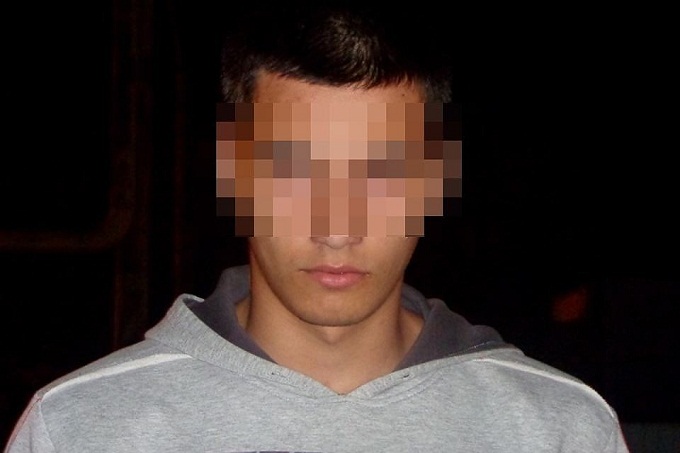 В РФ студенту, затушившему сигарету об икону, дали 9 суток ареста