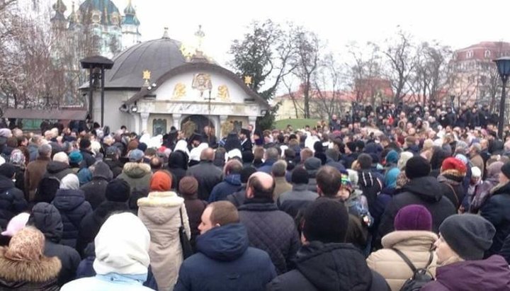 Акция в поддержку Десятинного монастыря