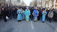 8000 вірян пройшли хресним ходом вулицями Запоріжжя