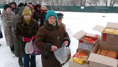 «Друзья на улице»: в Киеве УПЦ раздала продуктовые наборы нуждающимся