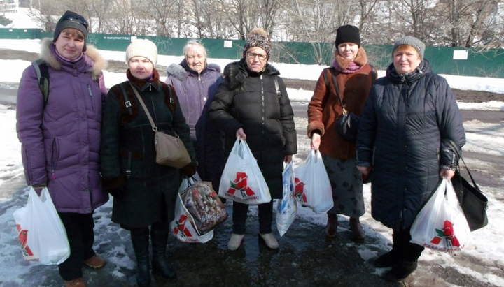 В качестве гуманитарной помощи семьям были выданы продуктовые наборы