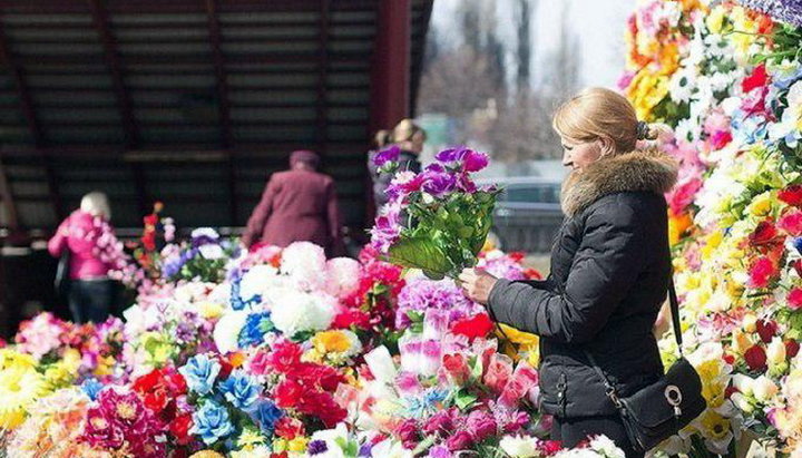 Пластмассовые цветы загрязняют Землю более чем на сто лет.