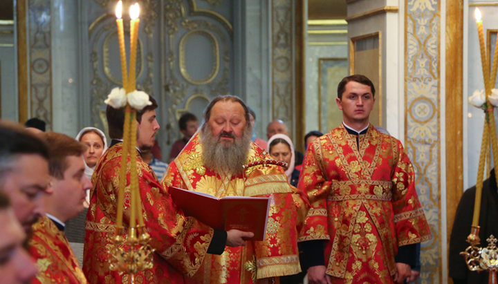 Молебен с чтением акафиста Воскресению Христову в Киево-Печерской лавре 