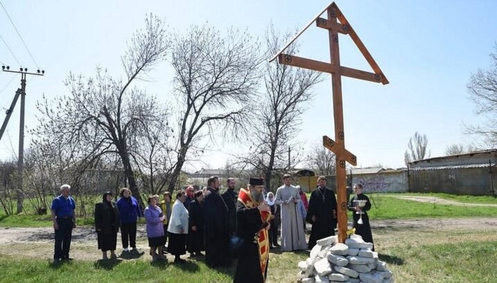 В Обільному Мелітопольського району запорізький митрополит освятив поклінний хрест