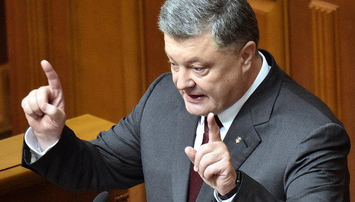 Порошенко кілька разів попросив депутатів втрутитися в справи церкви і підтримати проект.