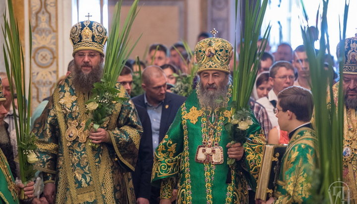 Блаженнейший Митрополит Онуфрий возглавил Божественную литургию и великую вечерню в Успенском соборе