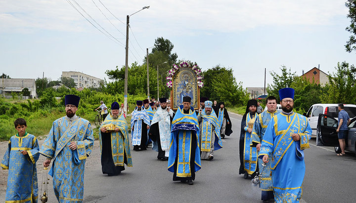 Крестный ход с Песчанской иконой Божией Матери