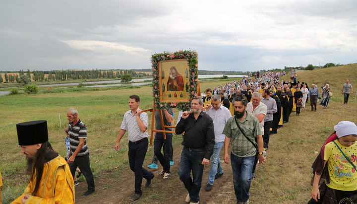 Крестные хода в честь святителя Иоанна (Шанхайского) проводятся в Святогорье с 2016 года