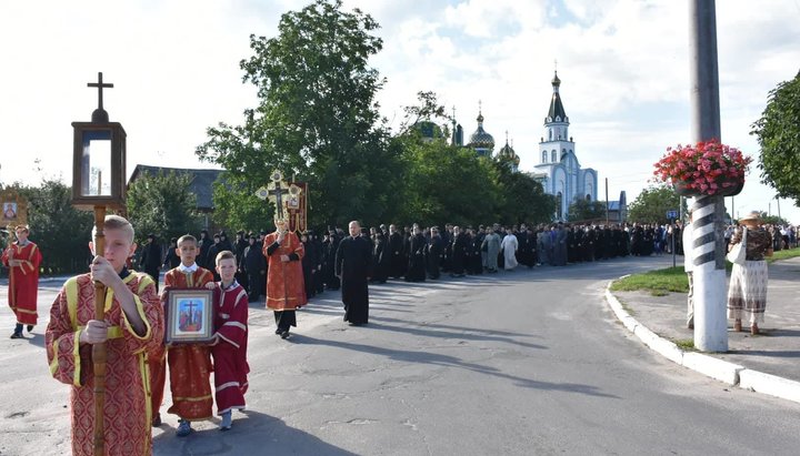 Крестный ход к Калиновскому кресту