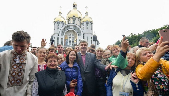 Петр Порошенко призвал греко-католиков молиться за автокефалию для православных