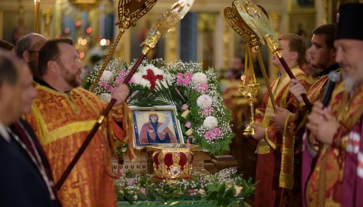 Богослужения перед мощами святой Параскевы