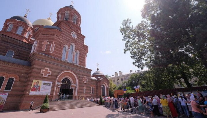 Более восьми тысяч человек помолились у мощей святителя Спиридона Тримифунтского в первый день