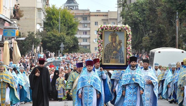 Хресний хід з Подільською іконою Богородиці в Житомирі