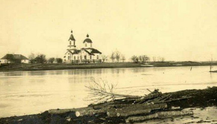 Свято-Климентівська дерев'яна церква в Старосіллі