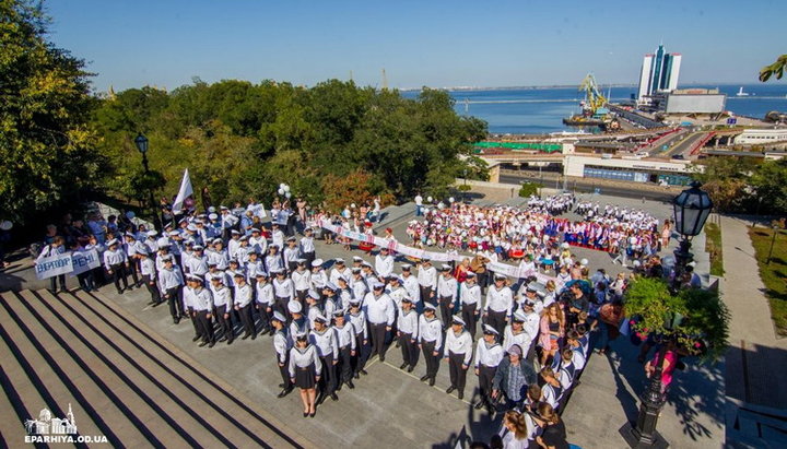 Одесские священники и молодежь приняли участие во флешмобе «Юбилей мира» 