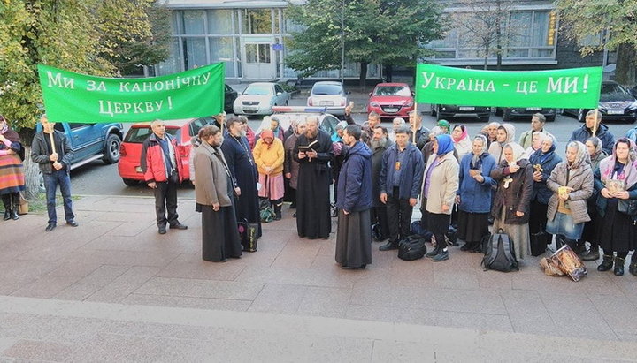 Prayerful standing near the residence of exarchs of the Patriarchate of Constantinople