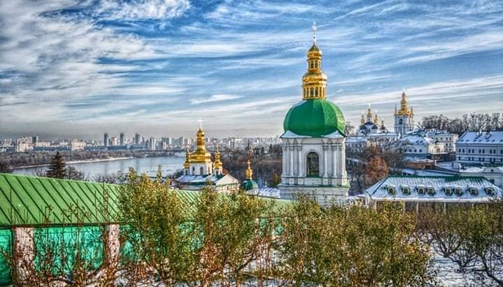 Вход в нижние, монашеские лавры - всегда свободный.