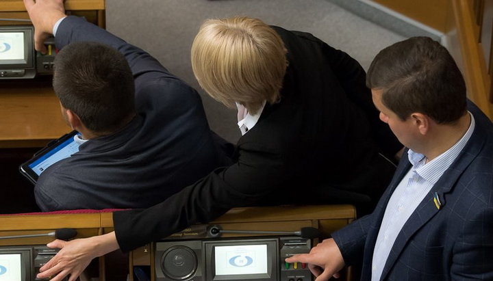 During the voting for bill No. 5309, there were cases of "button-pushing"