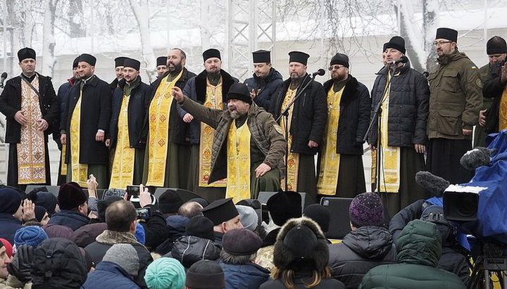 Участники митинга в поддержку «Объединительного собора» в Киеве