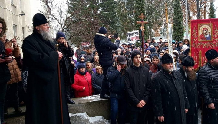 У Заставнівськії РДА пообіцяли духовенству і віруючим припинити тиск влади