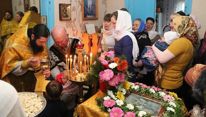 Престольне свято віряни УПЦ відзначали в приватному будинку.