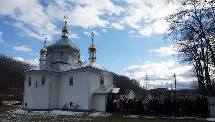 Храм в честь Иоанна Богослова в селе Бережонка