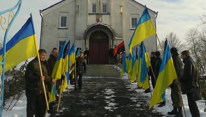 Крестовоздвиженский храм села Ощев, фото с официального сайта храма.