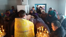 In Novaya Moshchanitsa believers of seized UOC temple gather for worship