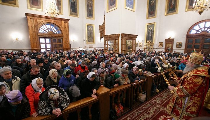 У Святогірській лаврі в день Торжества Православ'я молилися близько 3 тисяч парафіян і прочан.