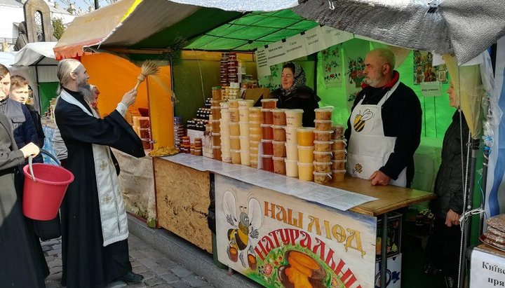 В Киево-Печерской лавре открылась выставка-ярмарка «Благовещенская»