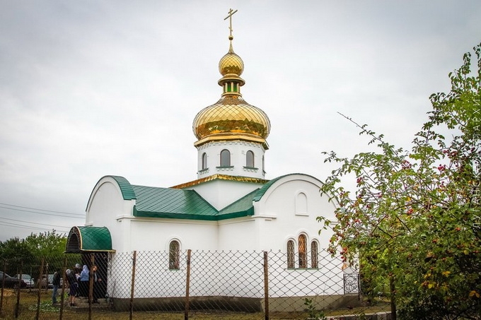 В пригороде Луганска восстановили разрушенный в ходе военных действий храм УПЦ (+ФОТО)