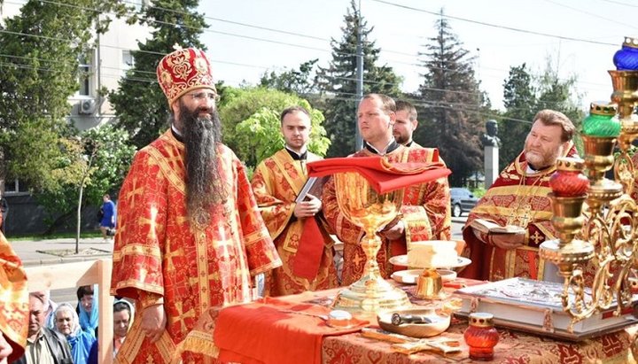 Архиепископ Винницкий и Барский Варсонофий совершил литургию у захваченного кафедрального собора в Виннице.