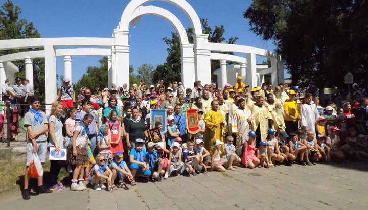 Учасники дитячої хресної ходи. Фото: офіційний сайт Запорізької єпархії