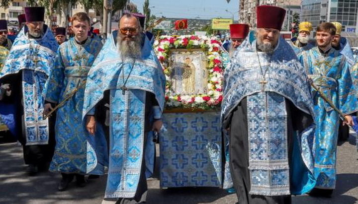 Совместный крестный ход верующих трех епархий в Луганске. Фото: Луганская епархия