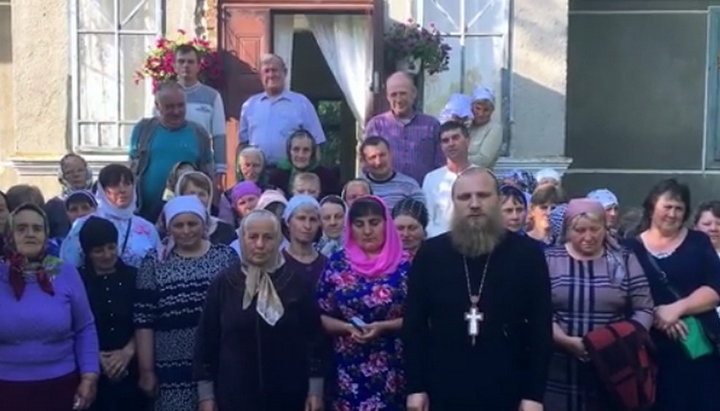 Believers of Stenka village addressed President Vladimir Zelensky with a video message. Photo: Screen from Youtube