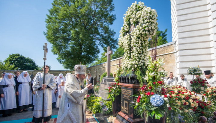 Панахида на могилі спочилого Предстоятеля УПЦ. Фото: Інформаційно-просвітницький відділ